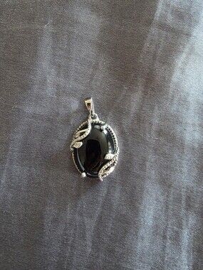 Sts Karis Vine Wrapped Black Onyx Oval Pendant